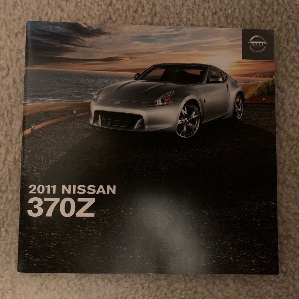 370Z 2011 Brochure - Silver